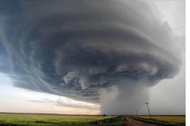 Vòi rồng xuất hiện trên các vùng biển Việt Nam cảnh báo điều gì?