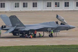 Xem máy bay tàng hình J-35 Trung Quốc vừa thử nghiệm 