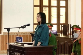 Hotgirl Tina Dương ra tòa với ngoại hình thay đổi gây chú ý