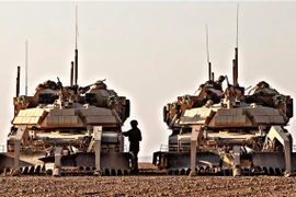 Xem 'quái vật' M1150 ABV nặng 80 tấn chuyên rà phá bom mìn của Mỹ