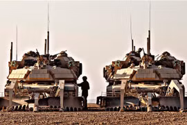 Xem 'quái vật' M1150 ABV nặng 80 tấn chuyên rà phá bom mìn của Mỹ