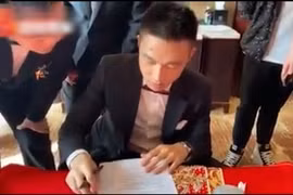 Chú rể 'ớn lạnh' vì nhà gái yêu cầu làm bài thi IELTS mới được đón dâu 