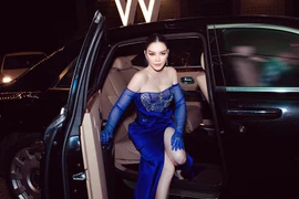 Choáng với độ giàu của nữ đại gia thích mang hột xoàn ra đếm