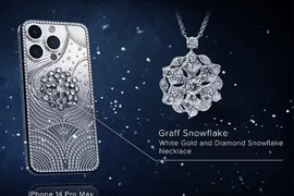 Choáng với chiếc điện thoại nạm kim cương có giá hơn 13 tỷ