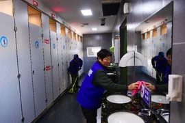 Nhà vệ sinh phi giới tính: Nhân văn hay cho là kỳ quặc