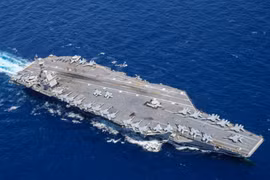 Xem siêu tàu sân bay lớn nhất thế giới USS Gerald R. Ford tập trận 
