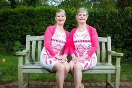 Sau khi đổ vỡ hôn nhân, cặp chị em sinh đôi làm điều kỳ lạ này 