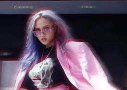 Nữ ca sĩ khóc, phải dừng diễn vì bị miệt thị ngoại hình