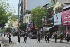 Cảnh sát khám xét nhà trùm giang hồ Tuấn 'thần đèn' 