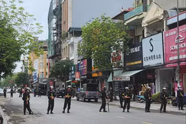 Cảnh sát khám xét nhà trùm giang hồ Tuấn 'thần đèn' 