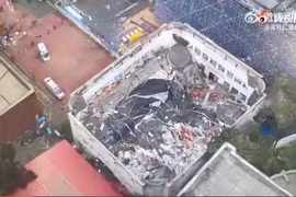 Sập mái sân vận động trường học, 9 người thiệt mạng