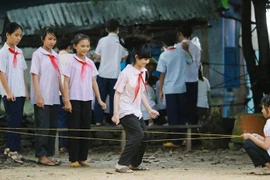 Những trò chơi gắn liền với tuổi thơ ai xem lại cũng rưng rưng 