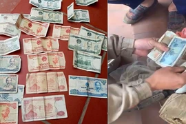 Phá bỏ nhà cũ bất ngờ phát hiện bao tải tiền bỏ quên nhiều năm