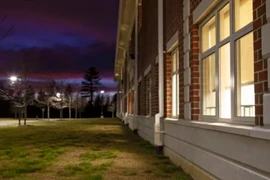 Chuyện lạ 7.000 bóng điện bật sáng gần 2 năm không thể tắt