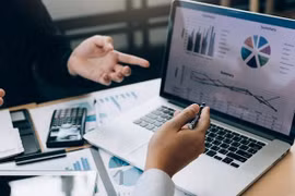 Tiền rẻ, bùng nổ bất động sản và hệ quả đến ngành ngân hàng