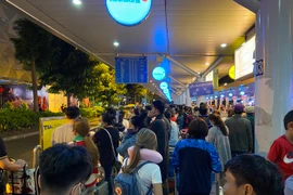 Mắc kẹt ở sân bay Tân Sơn Nhất đêm mùng 3 Tết vì không có taxi