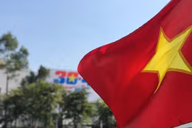 Rực rỡ sắc cờ chào mừng 50 năm Ngày Giải phóng miền Nam