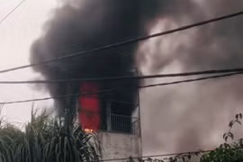 TPHCM: Cháy lớn tại cơ sở phân phối máy hàn ở Hóc Môn