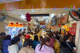 Người dân TPHCM háo hức mua vàng ngày vía Thần Tài dù giá tăng mạnh