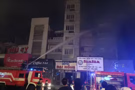 TPHCM: Cháy cửa hàng thú cưng ở Bình Thạnh, cứu 3 người mắc kẹt