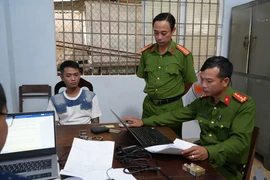 Mang dao đến quán karaoke “dằn mặt”, nhóm thanh niên bị tạm giữ