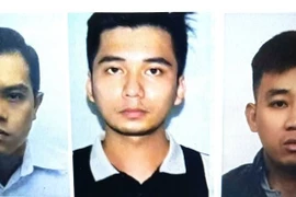 Con trai cùng nhóm bạn giả công an cướp 2 triệu USD của mẹ