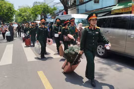 Đoàn diễu binh tới Biên Hòa, chuẩn bị cho lễ kỷ niệm trọng đại