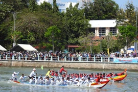 Phan Thiết chào Xuân với lễ hội đua thuyền đặc sắc