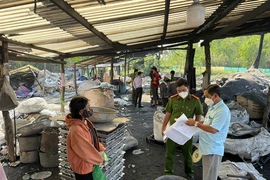 TPHCM: Bắt đối tượng xả hơn 7.700 tấn xỉ nhôm ra môi trường