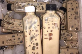 Hoảng hồn ba ngàn đồng 1 lít trà sữa, mua cả can cho con uống dần