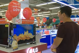Giá tivi màn hình lớn rẻ không ngờ trong vụ hè