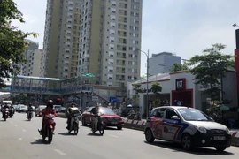 Giá xăng giảm từ lâu, taxi không chịu giảm giá