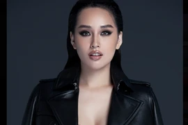 Bộ ảnh sexy của Mai Phương Thúy với phong cách không nội y