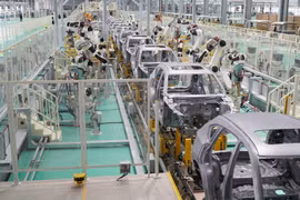 Bất ngờ cạn nguồn, nhiều nhà máy ô tô Việt lo phải ngừng sản xuất