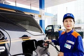 Giá xăng RON 95 giảm 253 đồng/lít, xuống mức thấp nhất 1 năm