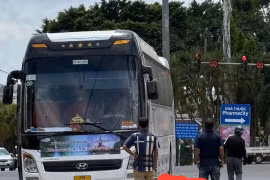 Người phụ nữ bị ô tô khách tông tử vong khi đi bộ qua đường