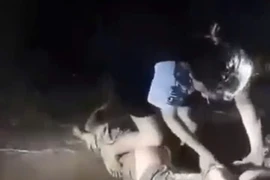 Gia Lai: Điều tra vụ nữ sinh bị vùi bùn, lột đồ, quay clip