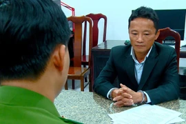 Tạm giam tài xế rút kiếm doạ chém nữ nhân viên ngăn hái hoa