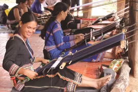 Kon Tum: Dệt thủ công Ba Na là Di sản văn hóa phi vật thể quốc gia