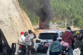 Xe đầu kéo cháy rụi trên đèo An Khê: Đã khơi thông ách tắc 