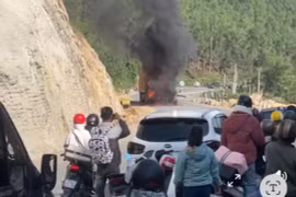 Xe đầu kéo cháy rụi trên đèo An Khê: Đã khơi thông ách tắc 