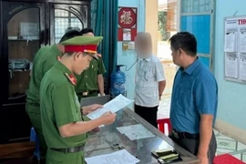 Bắt giám đốc văn phòng đất đai huyện ở Kon Tum cùng thuộc cấp