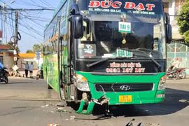 Gia Lai: Xe khách Đức Đạt tông người phụ nữ đi xe máy tử vong