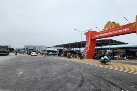 Hưng Yên: Chưa cấp phép, chợ nông sản Sông Hồng ngang nhiên hoạt động