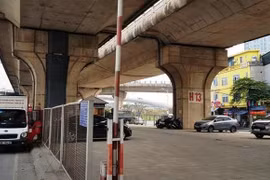 Điều kiện nào được sử dụng tạm thời gầm cầu cạn để trông, giữ xe?