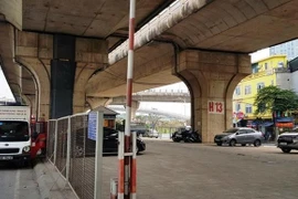 Điều kiện nào được sử dụng tạm thời gầm cầu cạn để trông, giữ xe?