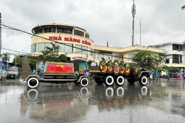 Trời đổ mưa tiễn đưa đồng chí Lê Văn Thành về nơi an nghỉ cuối cùng