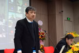 Thu phí sử dụng lòng đường, vỉa hè: Nên hay không?