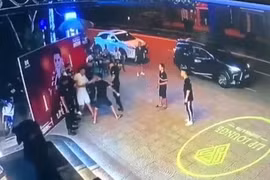 Chụp ảnh gần quán bia, nam thanh niên bị đâm tử vong 