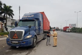 Hôm nay bắt đầu tổng kiểm soát xe khách và container trên toàn quốc